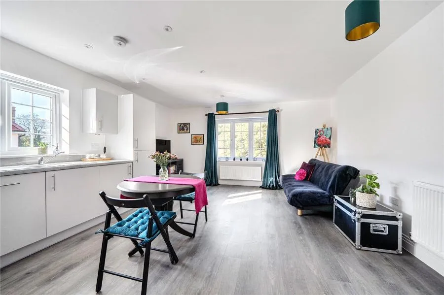 Merrileas Drive, Oxshott, KT22, photo 8
