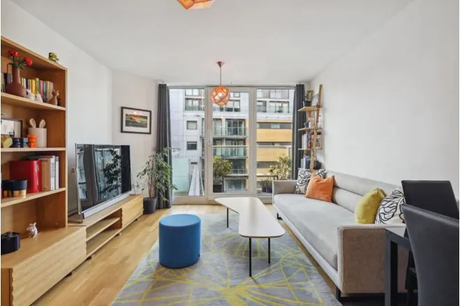 1 bed flat for sale, Queenstown Road, Battersea, SW11