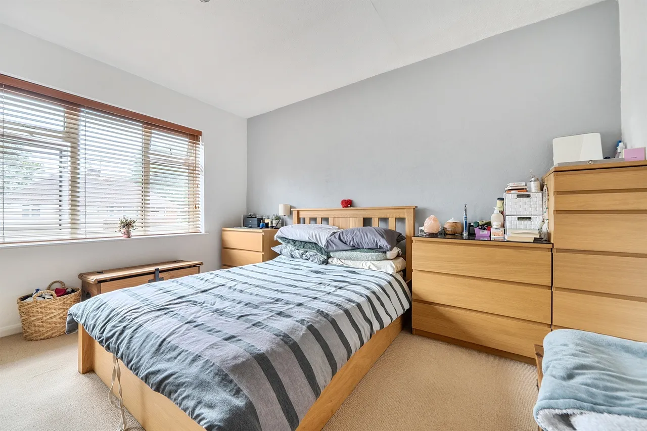 Lyndhurst Gardens, Enfield, photo 7