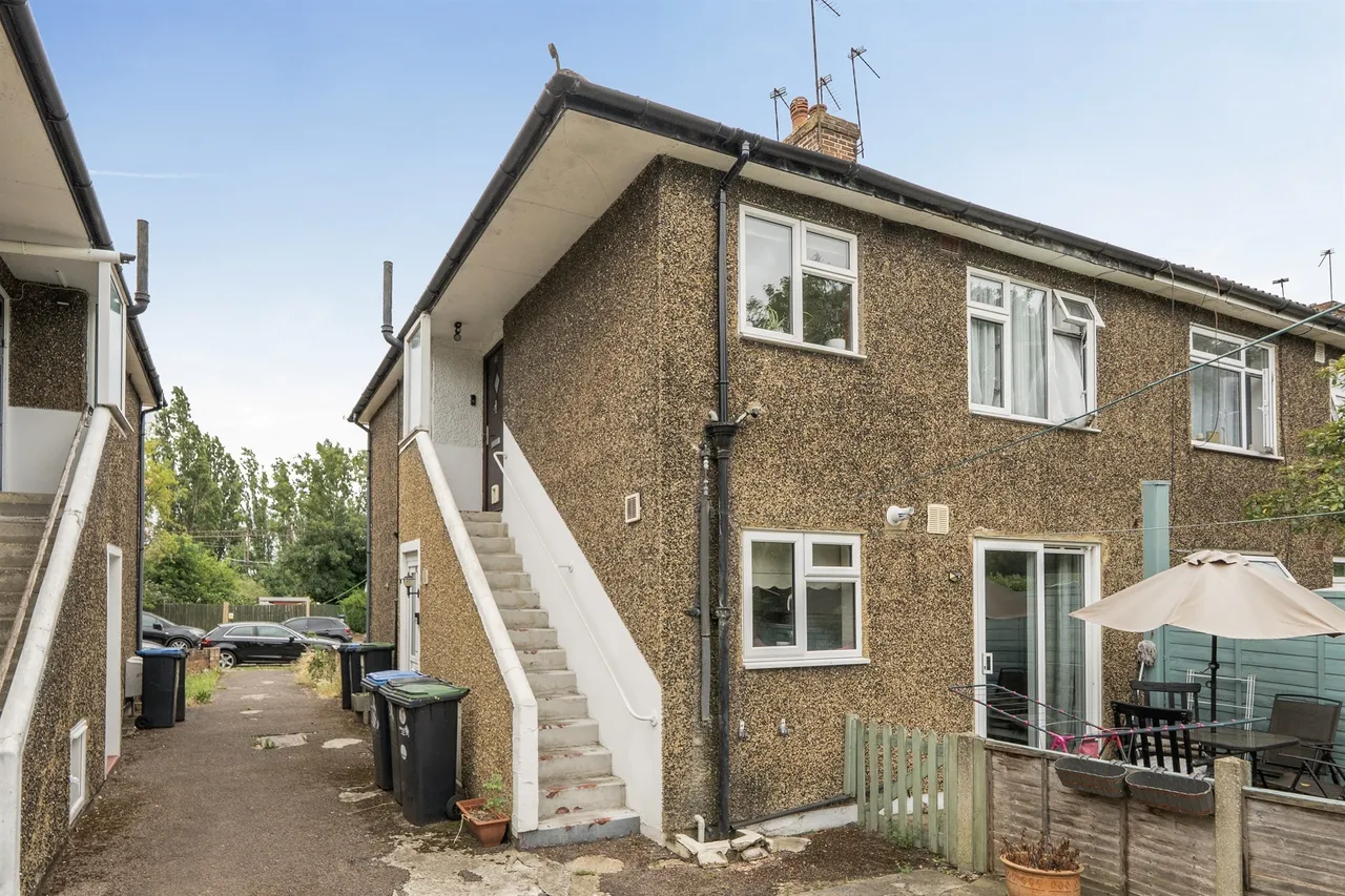 Lyndhurst Gardens, Enfield, photo 12