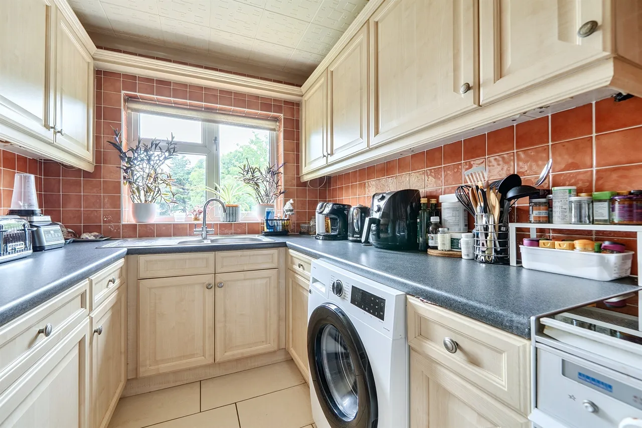 Lyndhurst Gardens, Enfield, photo 5