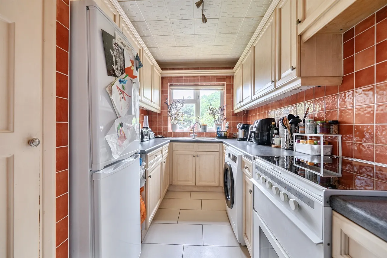 Lyndhurst Gardens, Enfield, photo 6