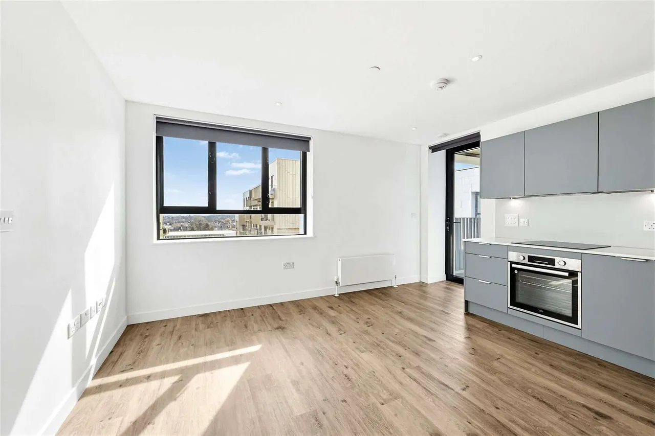 flat to rent — Barking Road, London, E6 2RT