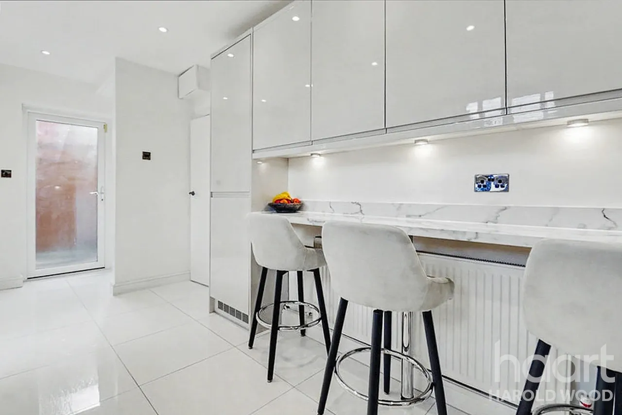 Chippenham Road, Harold Hill, RM3, photo 7