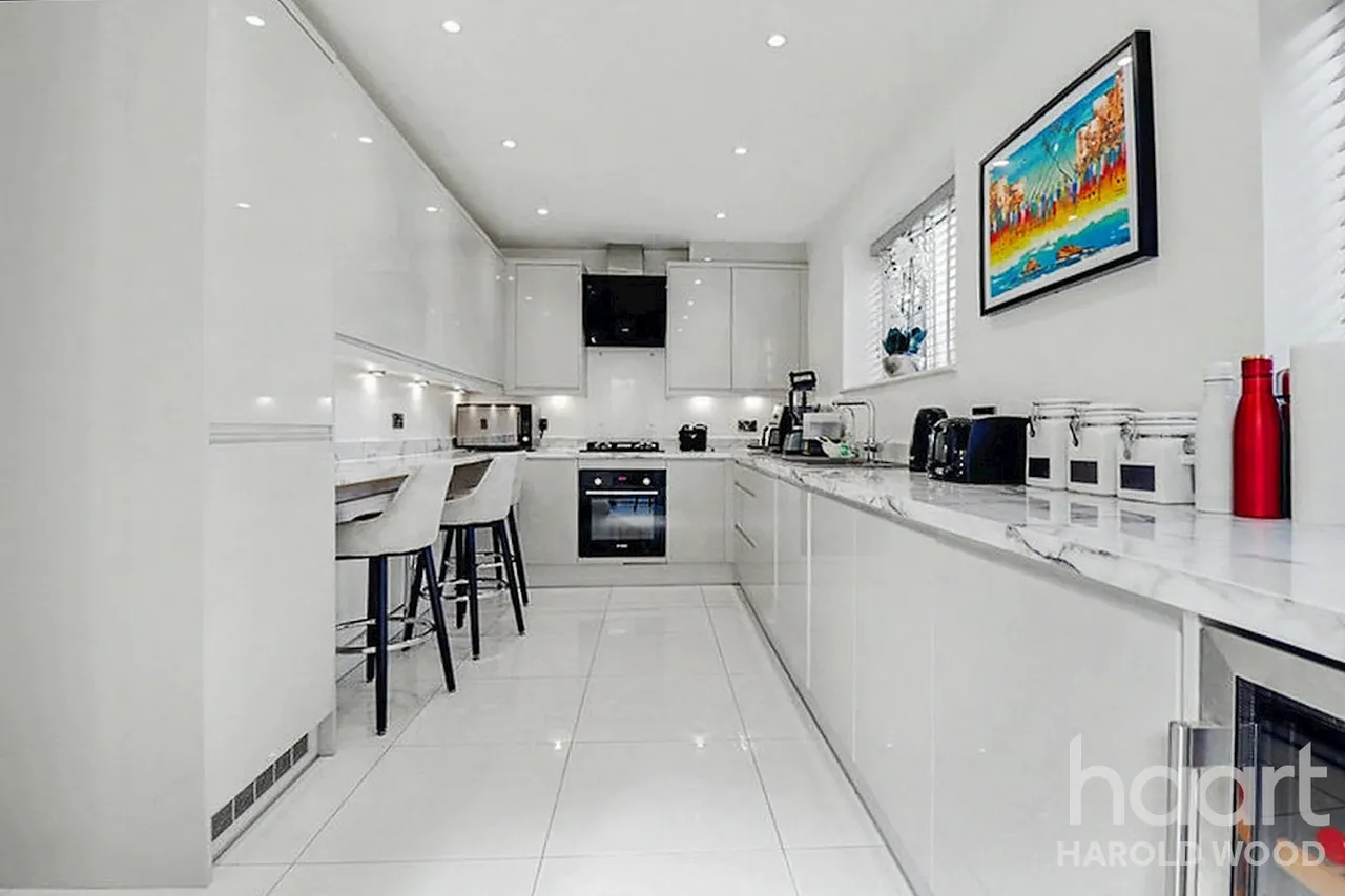 Chippenham Road, Harold Hill, RM3, photo 3