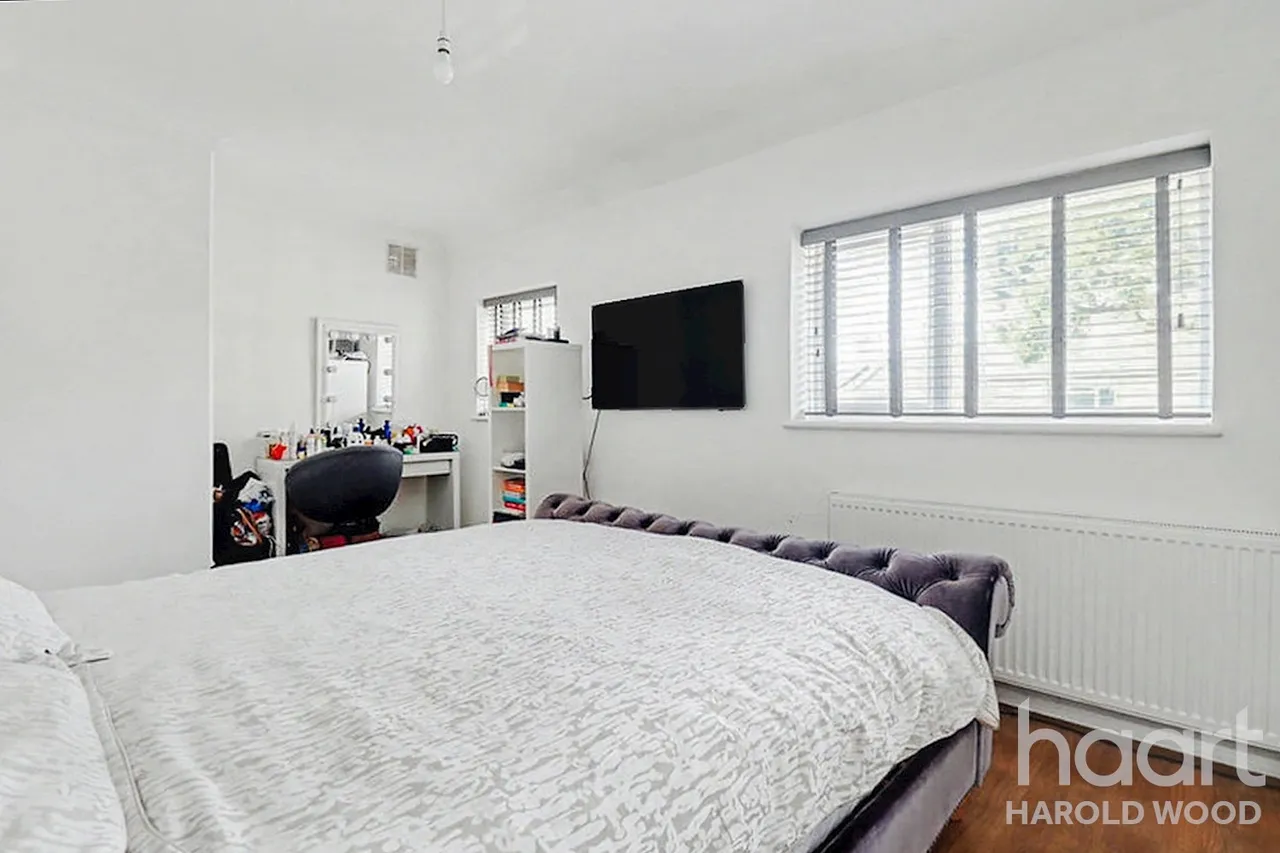 Chippenham Road, Harold Hill, RM3, photo 9