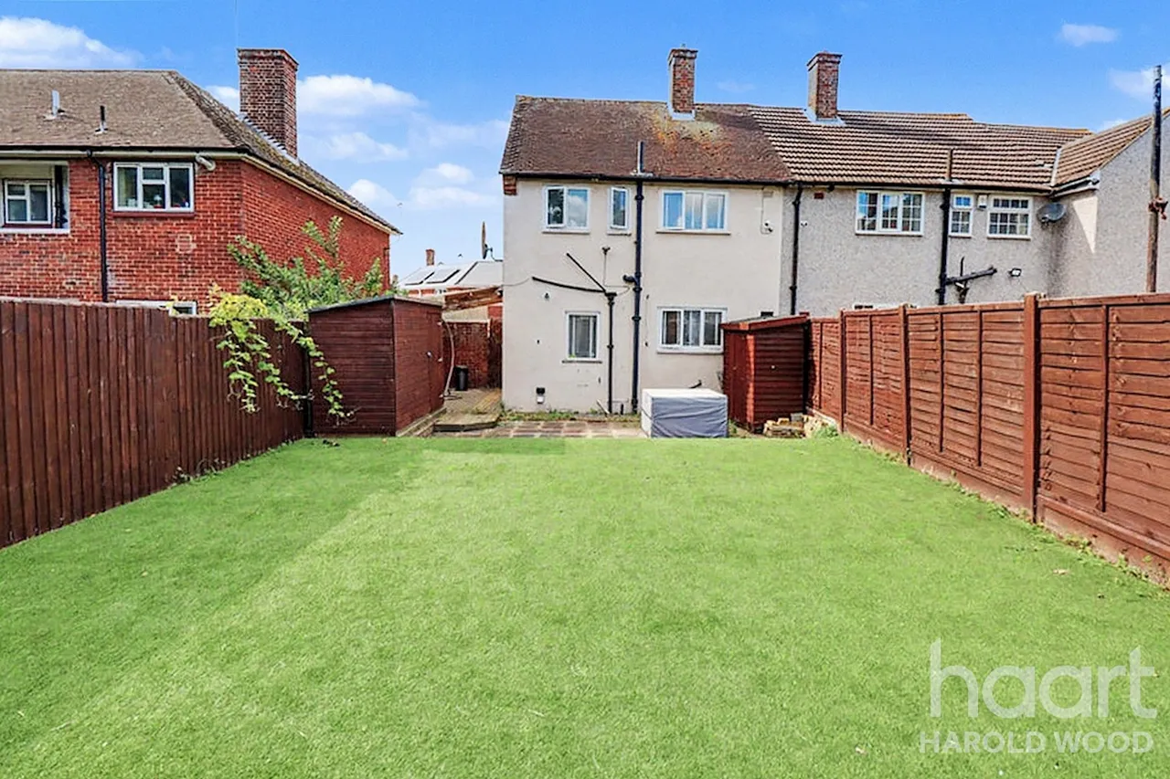 Chippenham Road, Harold Hill, RM3, photo 17