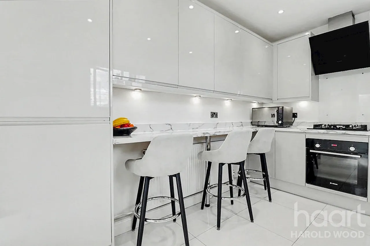 Chippenham Road, Harold Hill, RM3, photo 4