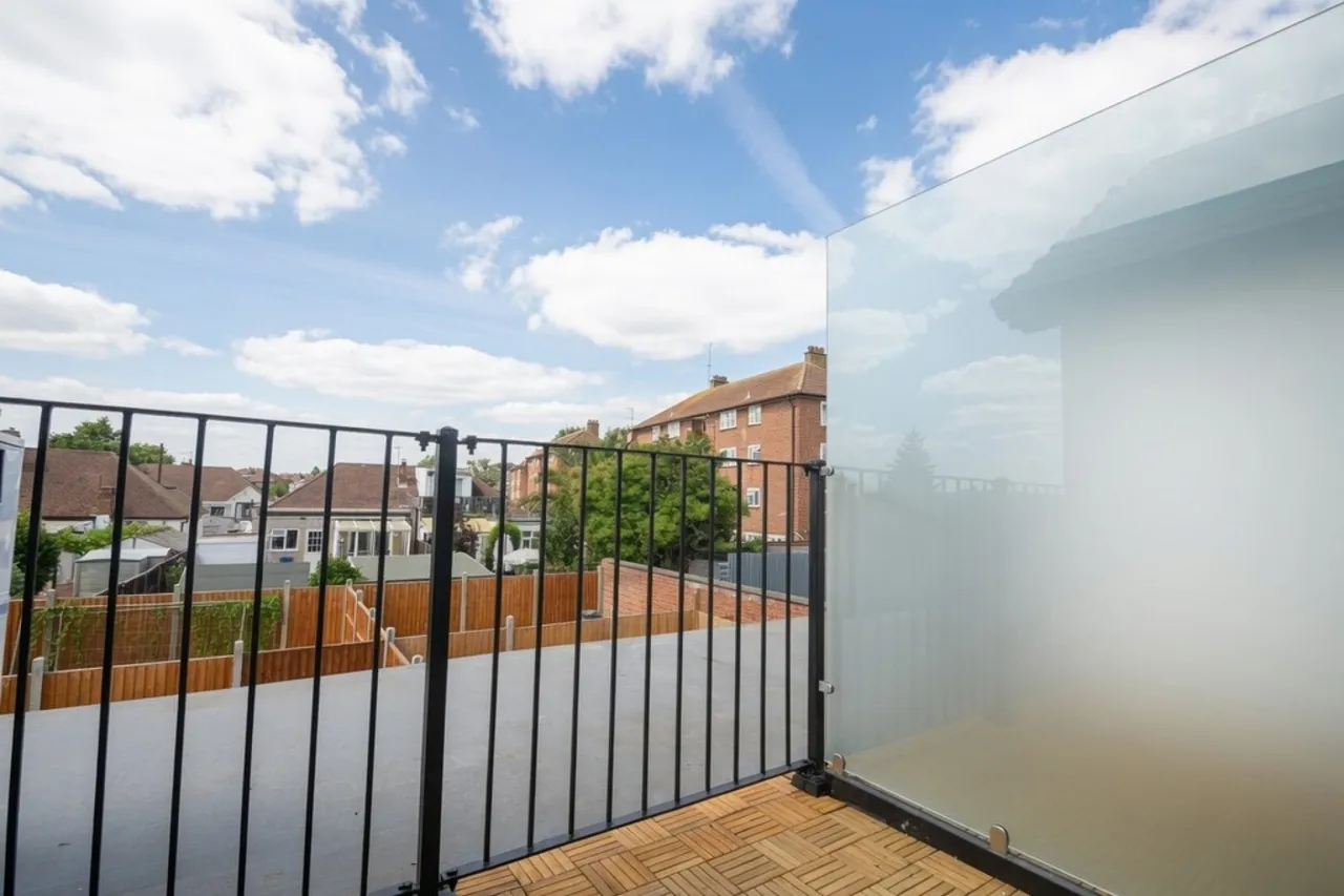 Parkfield Road, Feltham, photo 9