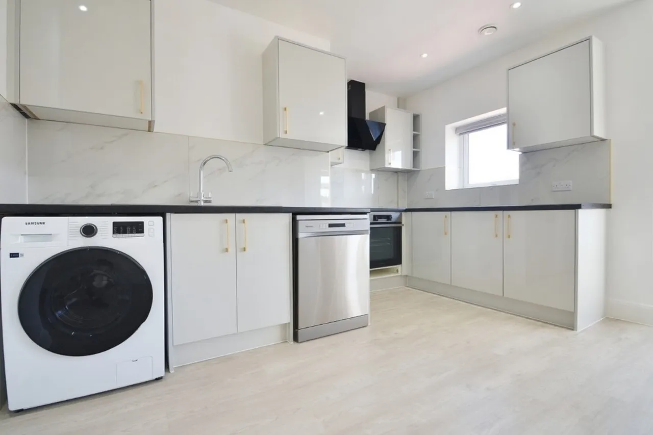 Parkfield Road, Feltham, photo 6