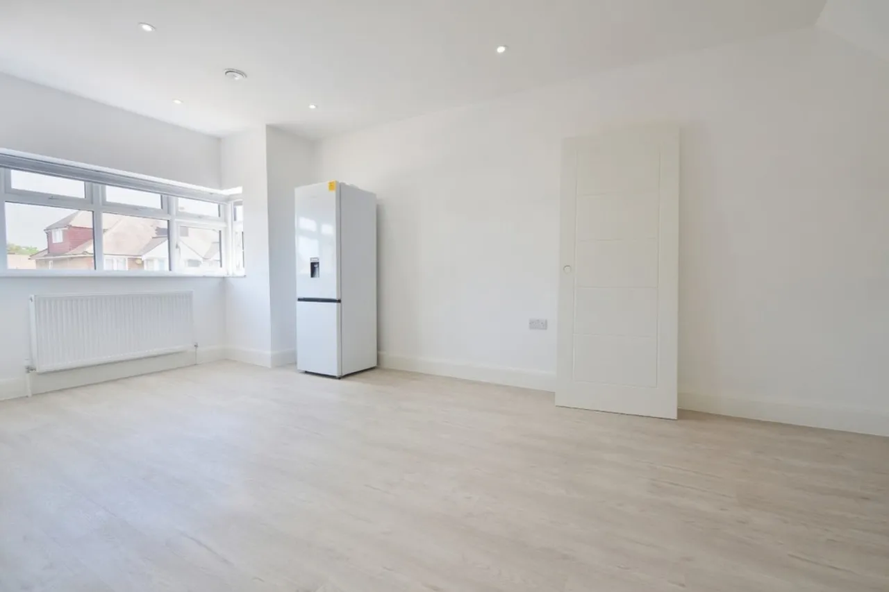 Parkfield Road, Feltham, photo 3