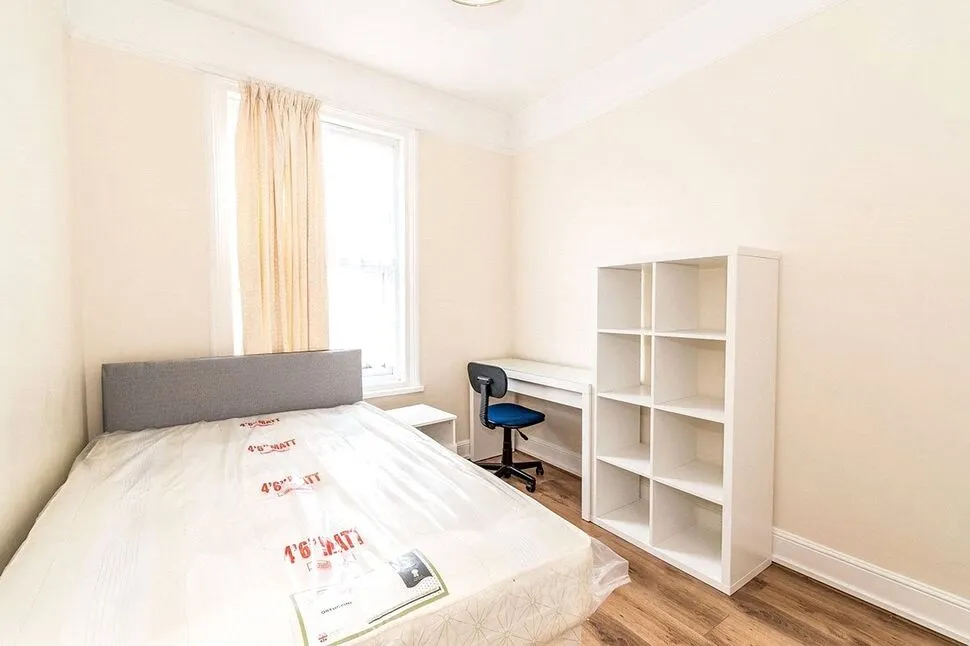 Fawcett Road, Southsea, PO4, photo 8