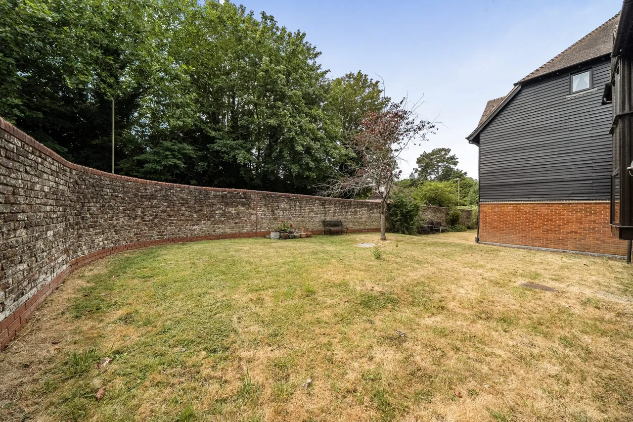 Palace Gate, Odiham, Hook, RG29 1JZ, photo 2