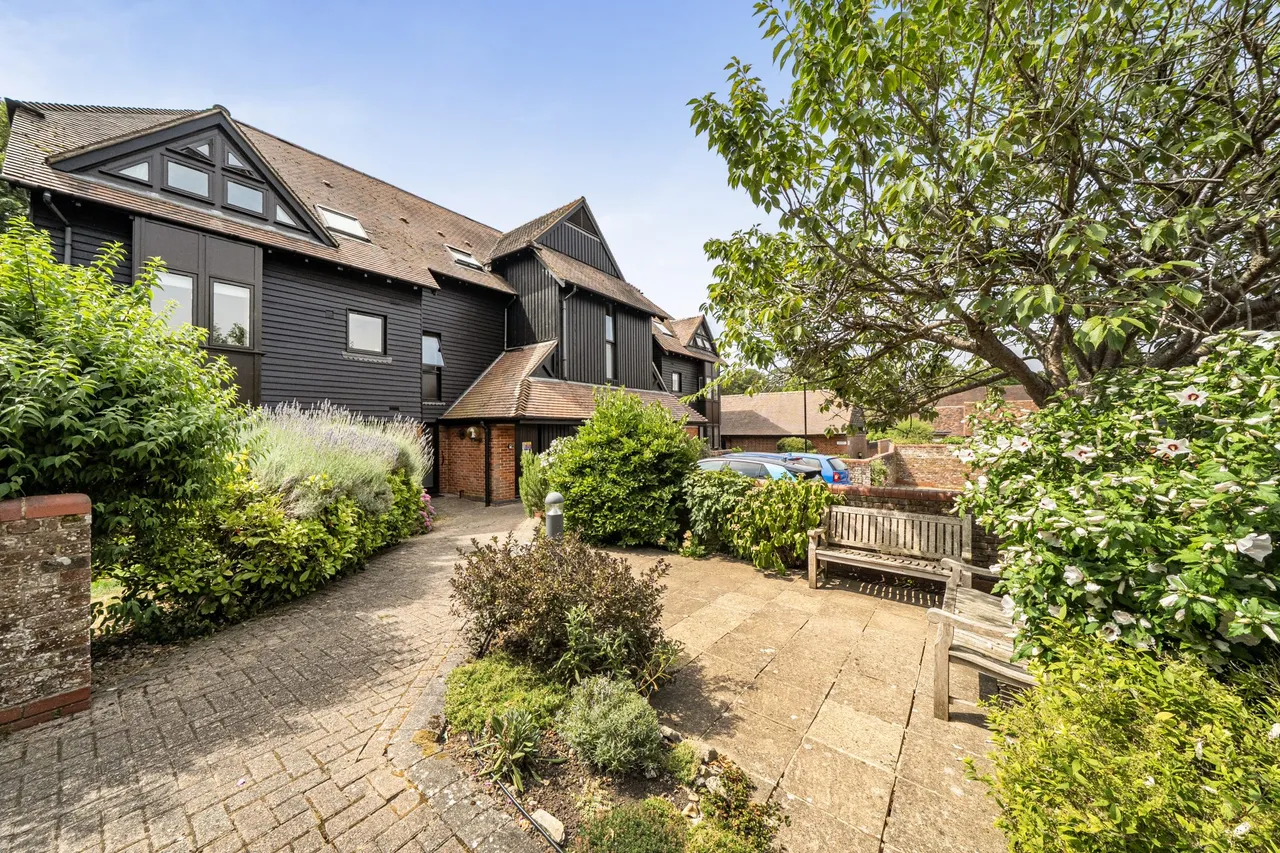 2 bed flat for sale — Palace Gate, Odiham, Hook, RG29 1JZ