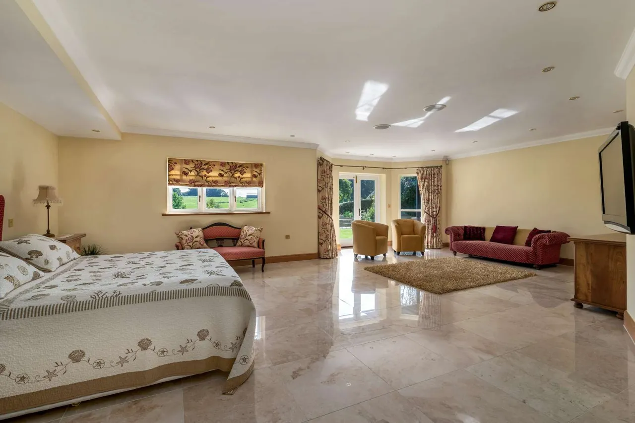 Chelford Road, Prestbury, SK10, photo 15