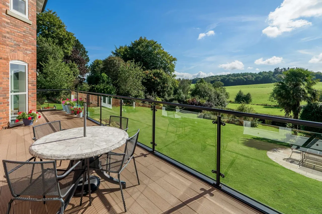 Chelford Road, Prestbury, SK10, photo 3