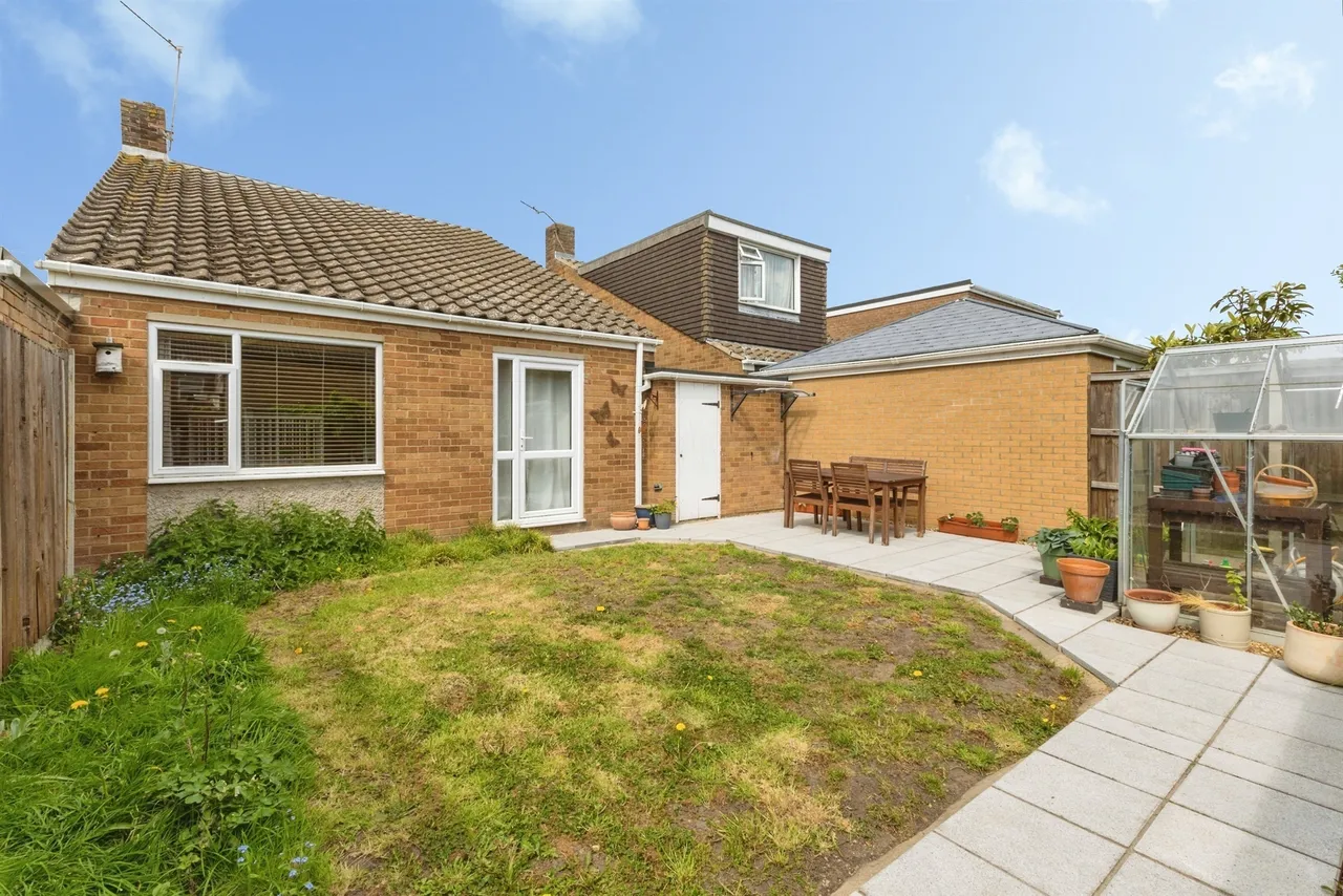 2 bed house for sale — Meadow Way, Norwich