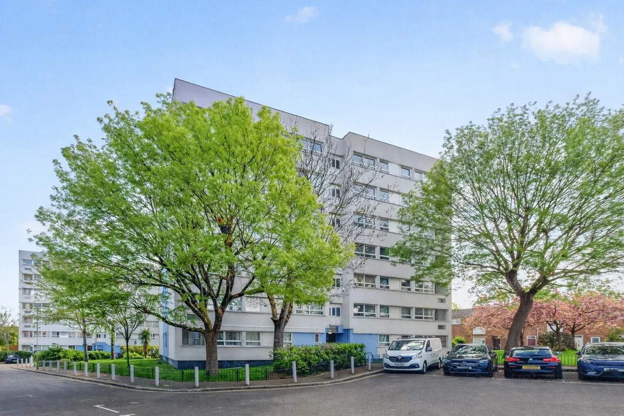 3 bed flat for sale — Little Dimocks, London