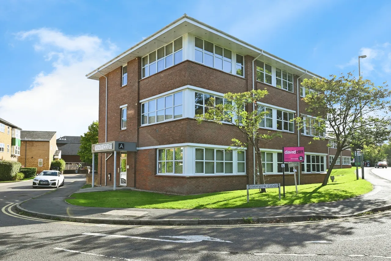 1 bed flat for sale, Emmview Close, Wokingham, RG41