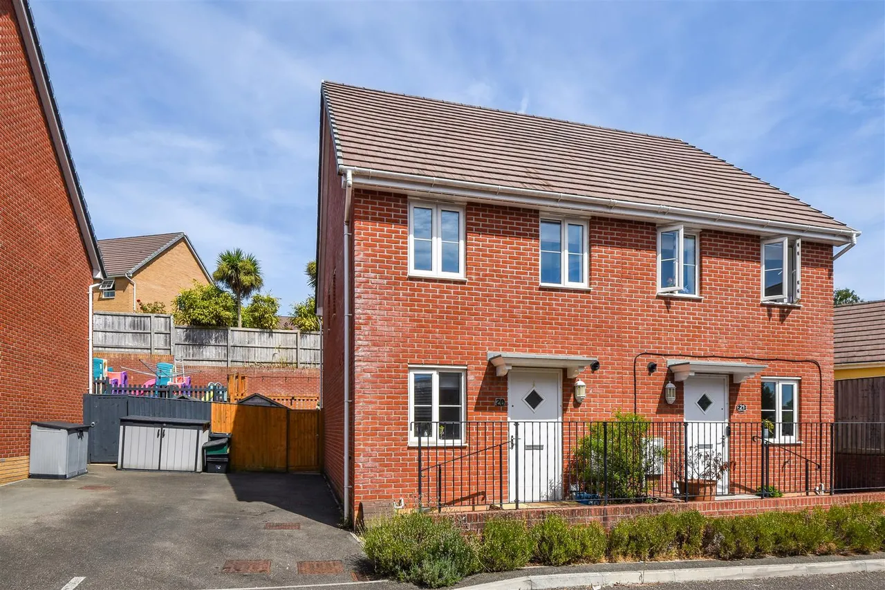 2 bed house for sale, Portland Close, Cullompton