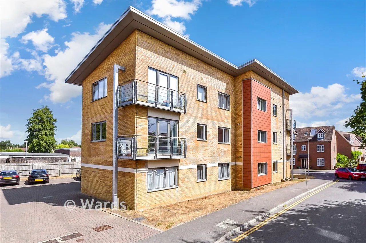 2 bed flat for sale, The Farrows, Maidstone, ME15