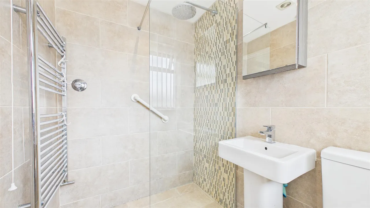 The Grove, Market Deeping, photo 12