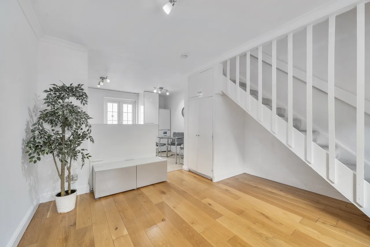 Francis Close, E14, photo 3