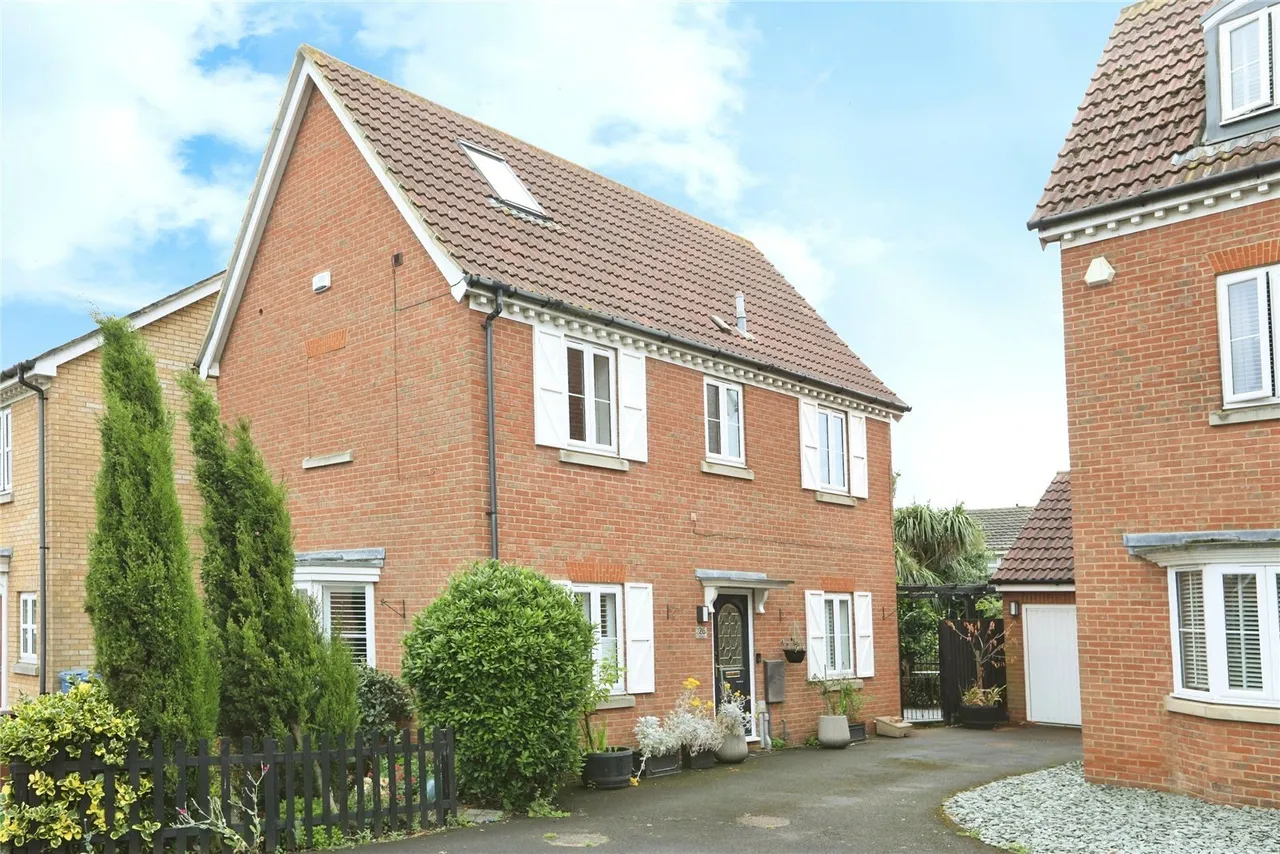 4 bed house for sale — Mallard Crescent, Iwade, Sittingbourne, Kent, ME9