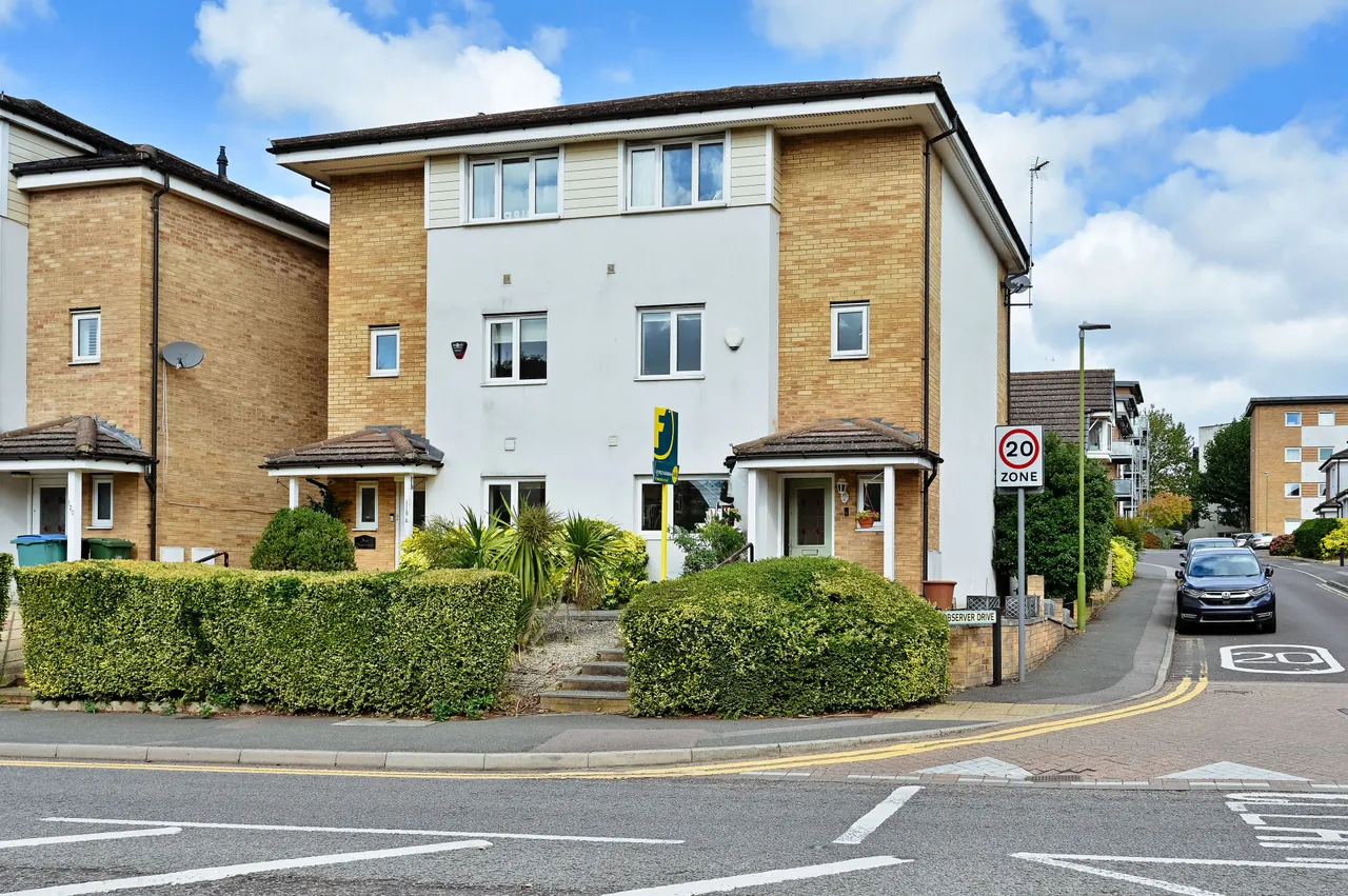 4 bed house for sale — 118 Rickmansworth Road, Watford