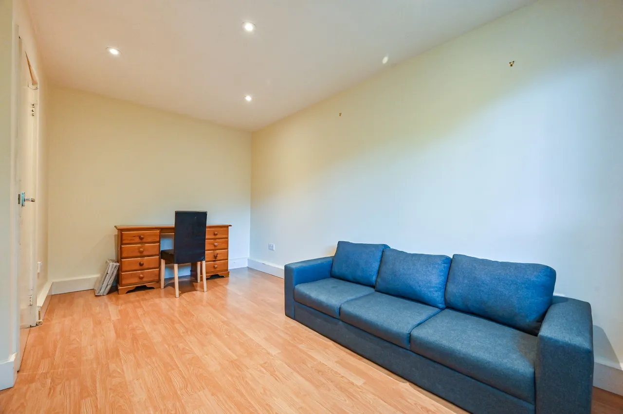 4 Faraday Close, London, photo 5