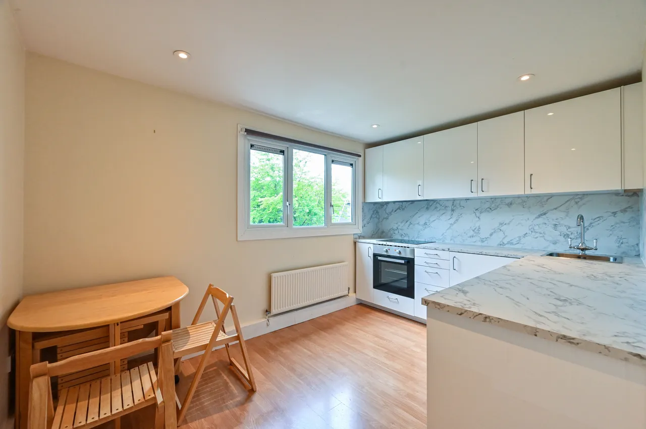 4 Faraday Close, London, photo 3