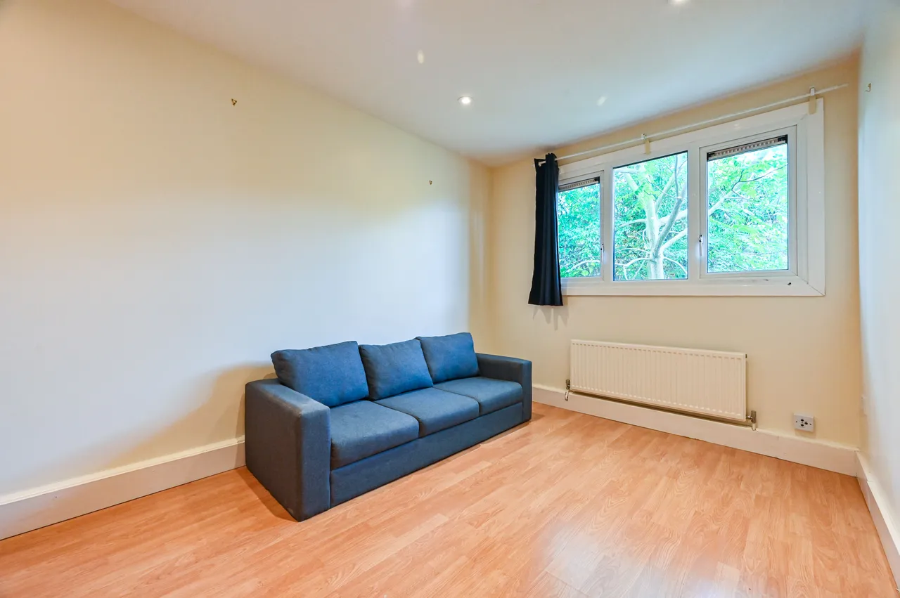 4 Faraday Close, London, photo 2