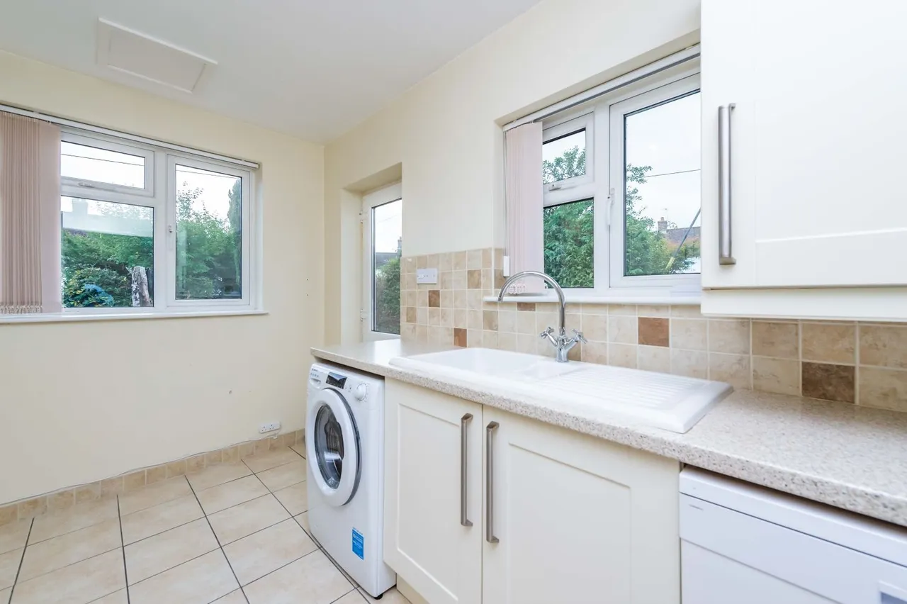 St. Barbaras Place, Park Hall, SY11, photo 3