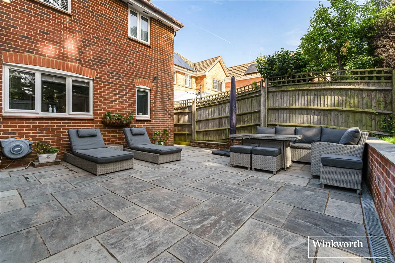 Butler Road, Bagshot, Surrey, GU19, photo 6