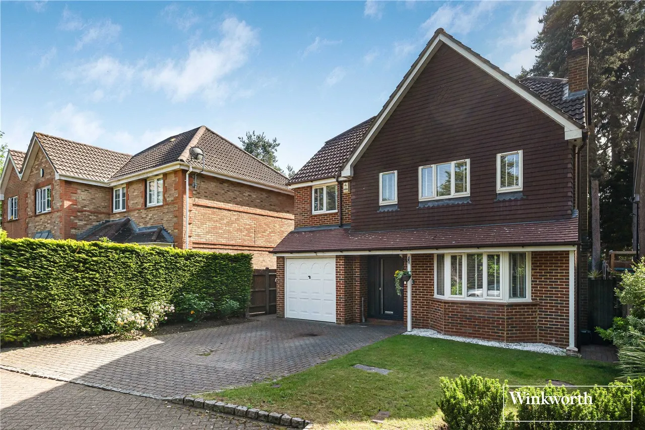 Butler Road, Bagshot, Surrey, GU19, photo 7