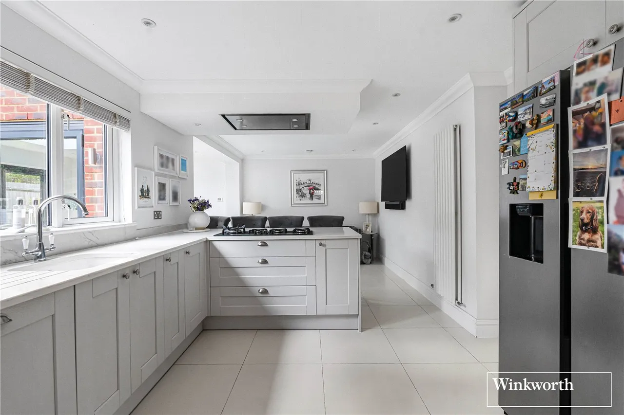 Butler Road, Bagshot, Surrey, GU19, photo 10