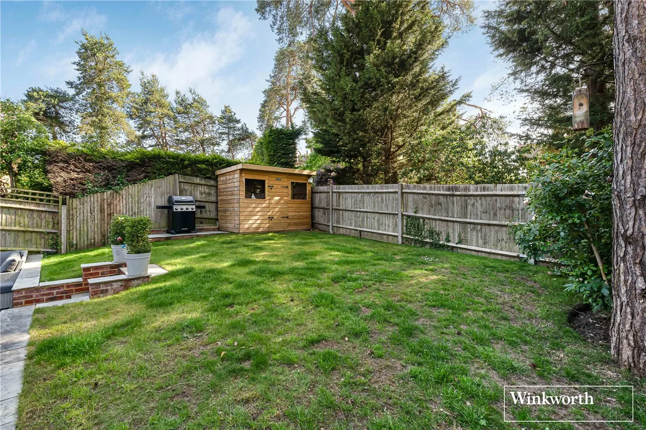 Butler Road, Bagshot, Surrey, GU19, photo 5