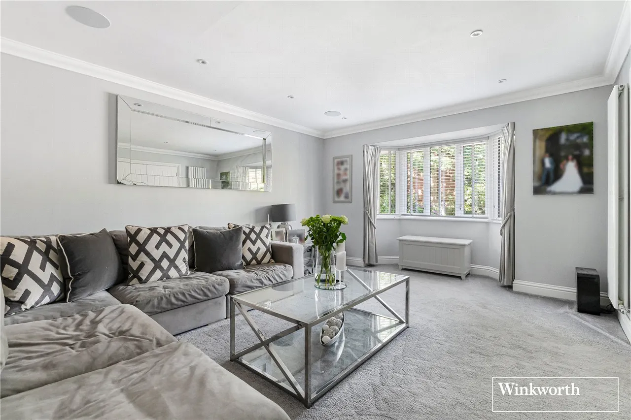 Butler Road, Bagshot, Surrey, GU19, photo 12