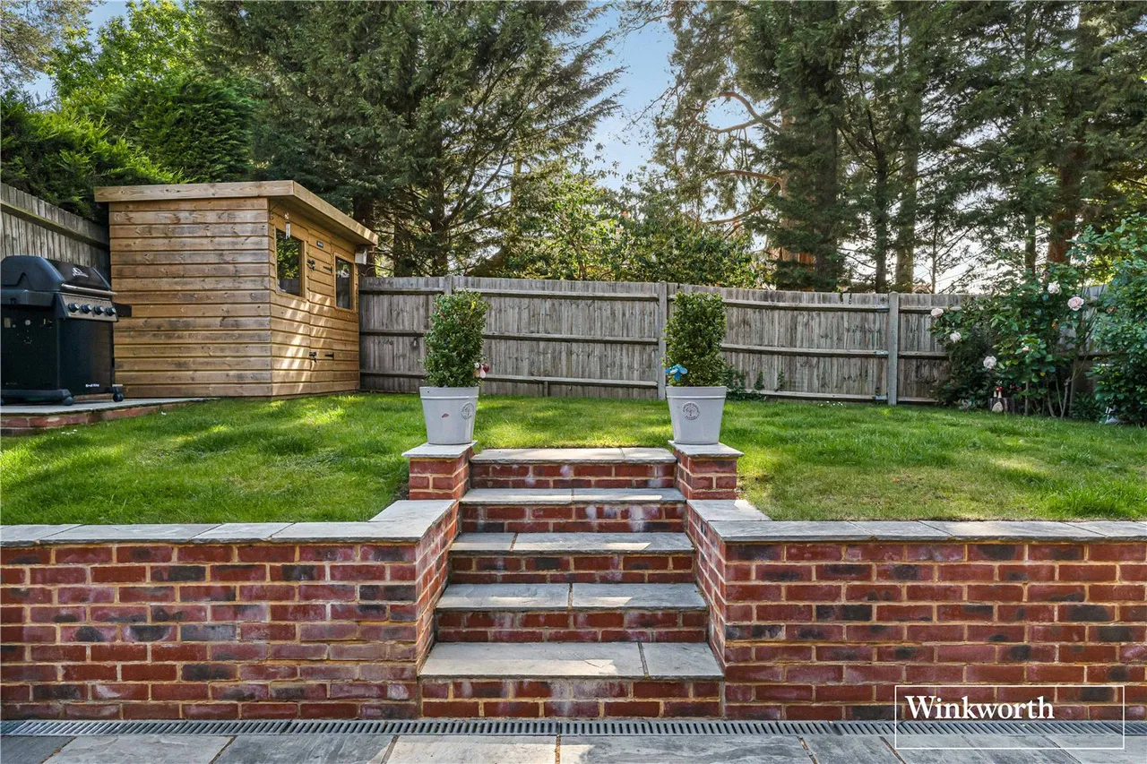 Butler Road, Bagshot, Surrey, GU19, photo 4
