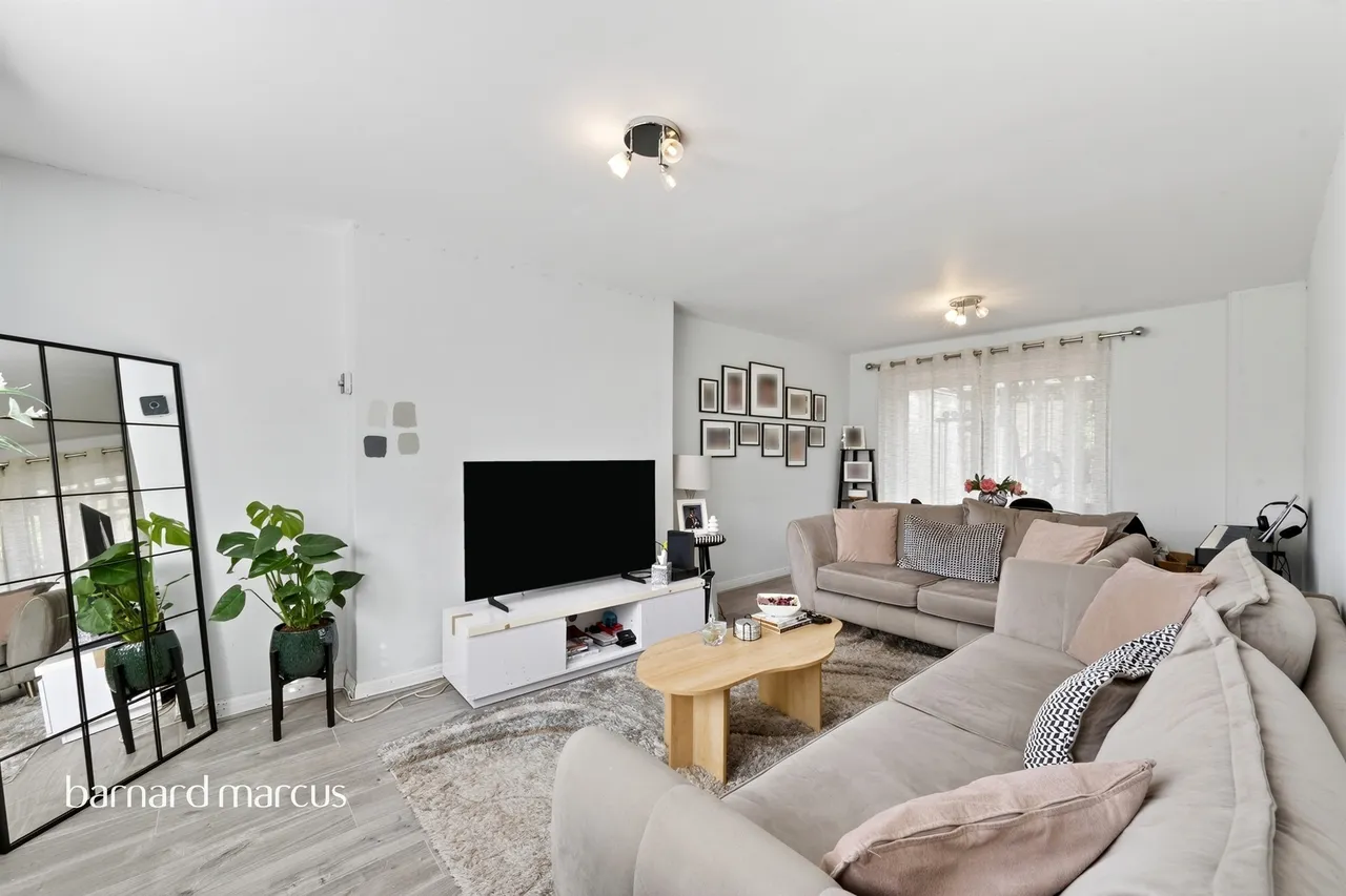 Long Walk, Epsom, KT18, photo 3