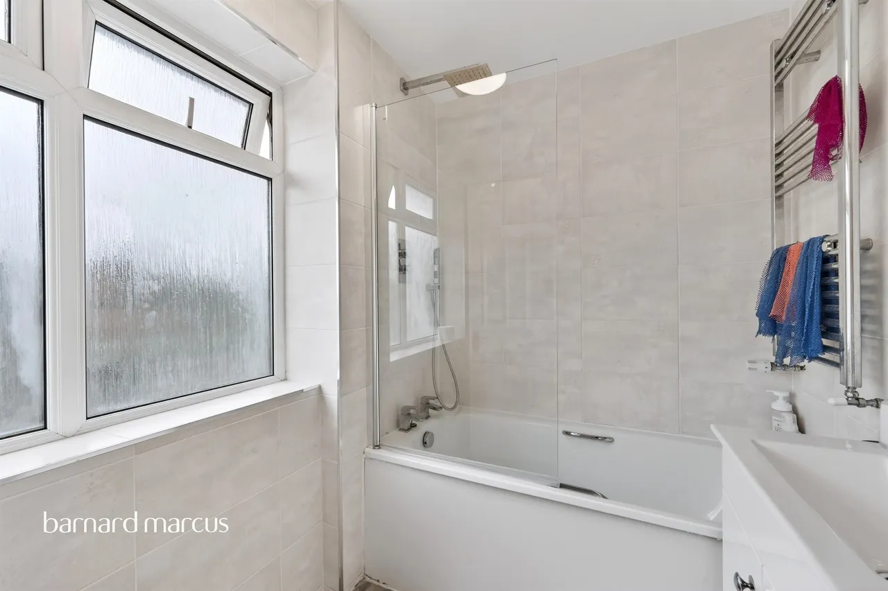Long Walk, Epsom, KT18, photo 11