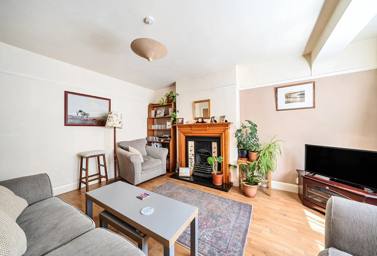 Commonside East, Mitcham, CR4 1HH, photo 2