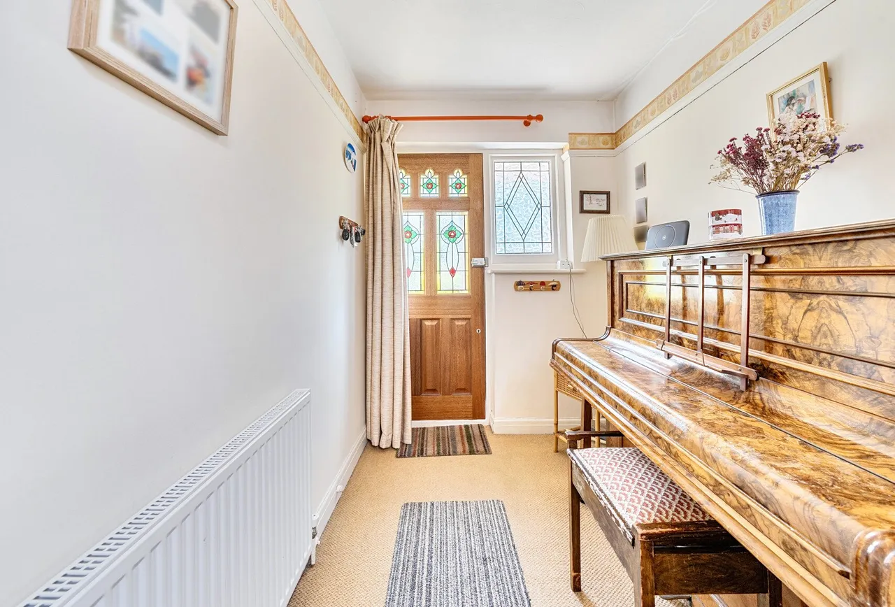 Commonside East, Mitcham, CR4 1HH, photo 17