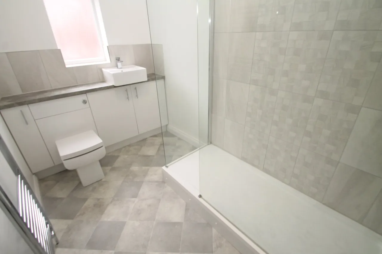 Hartley Grove, Woodhouse, LS6, photo 12