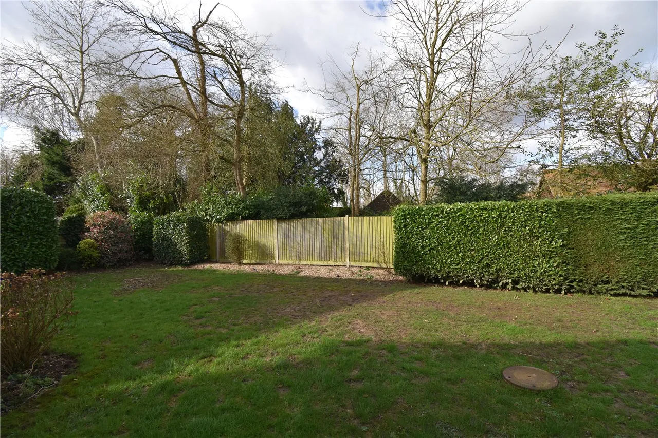 Middle Mead, Hook, Hampshire, RG27 9TE, photo 15