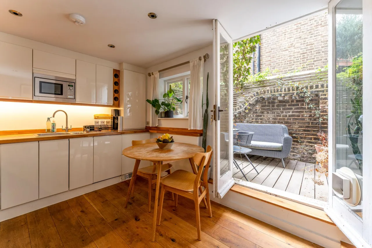 Fassett Road, London, E8, photo 3