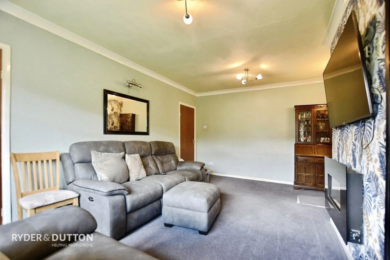 Jordan Avenue, Shaw, OL2, photo 7