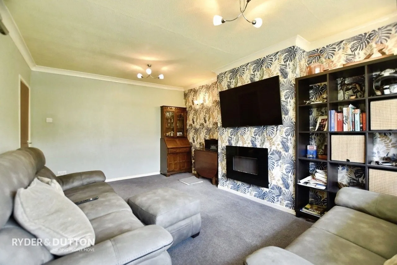 Jordan Avenue, Shaw, OL2, photo 4