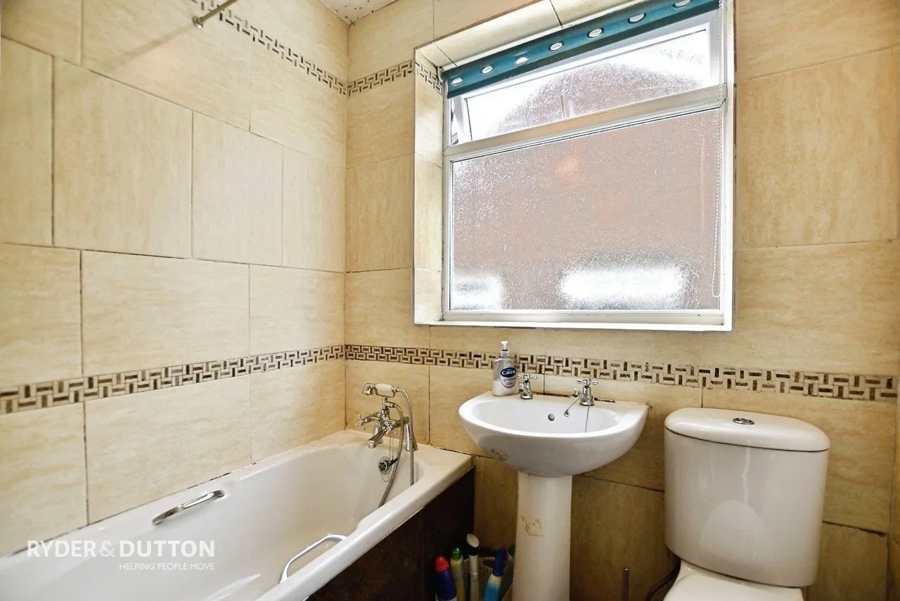 Jordan Avenue, Shaw, OL2, photo 13