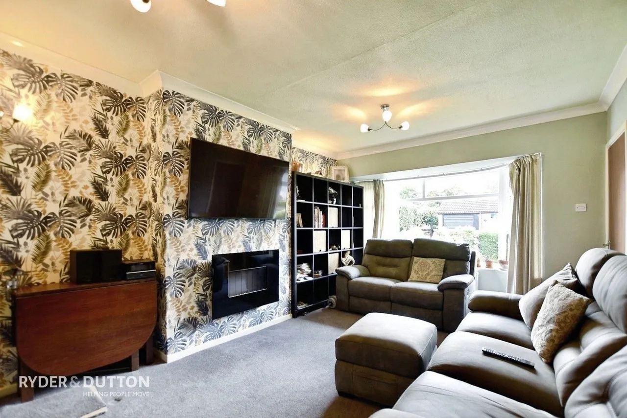 Jordan Avenue, Shaw, OL2, photo 5